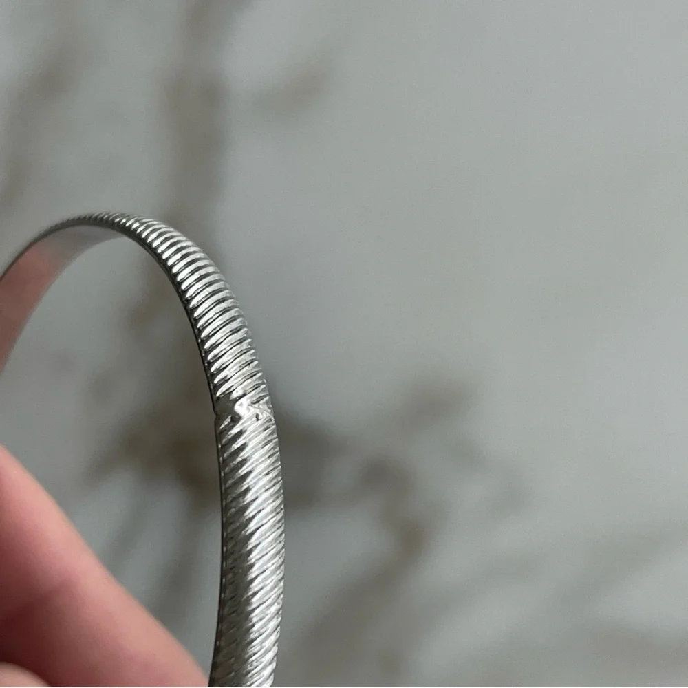 Vintage Sterling Wells Silver Basic Bangle Bracelet - Picture 4 of 5